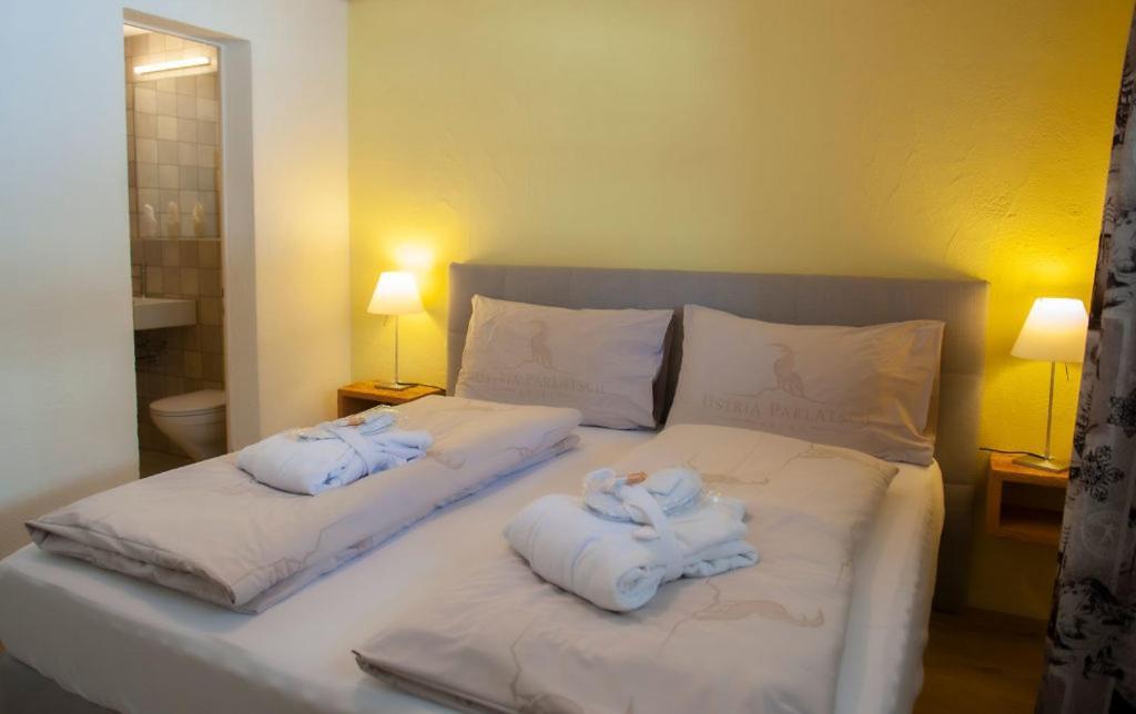 Hotel Ustria Parlatsch Trin 외부 사진