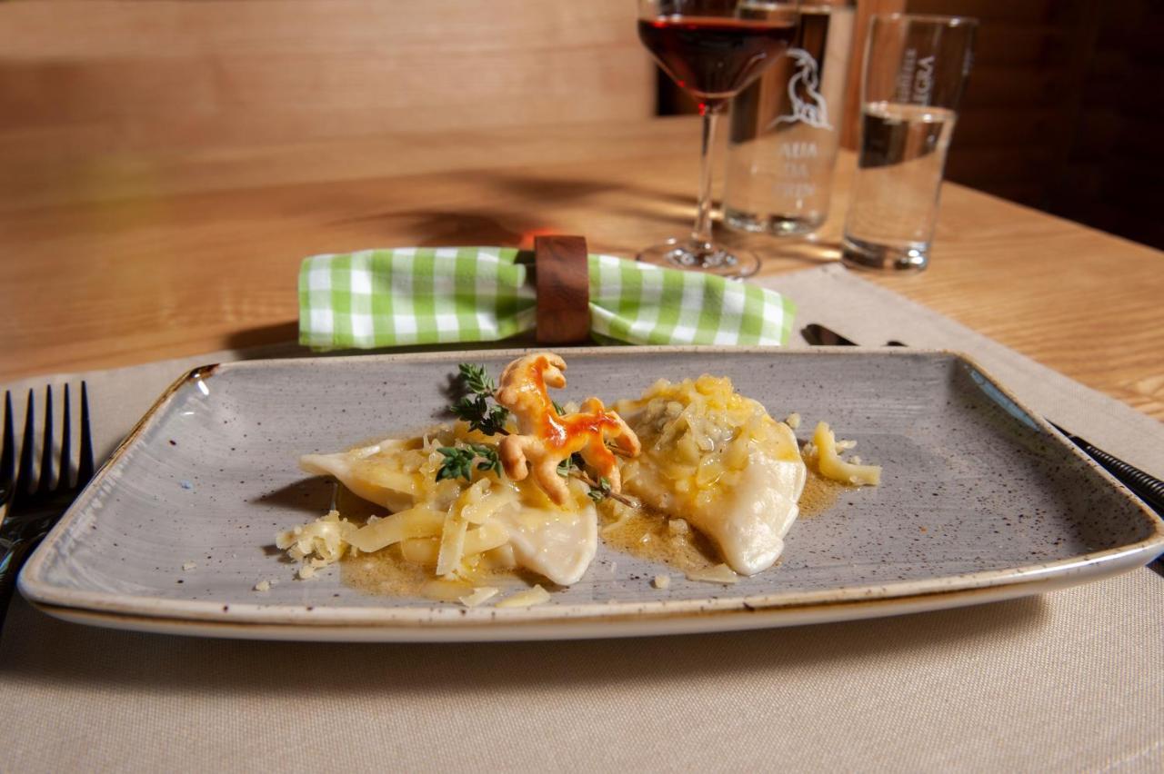 Hotel Ustria Parlatsch Trin 외부 사진